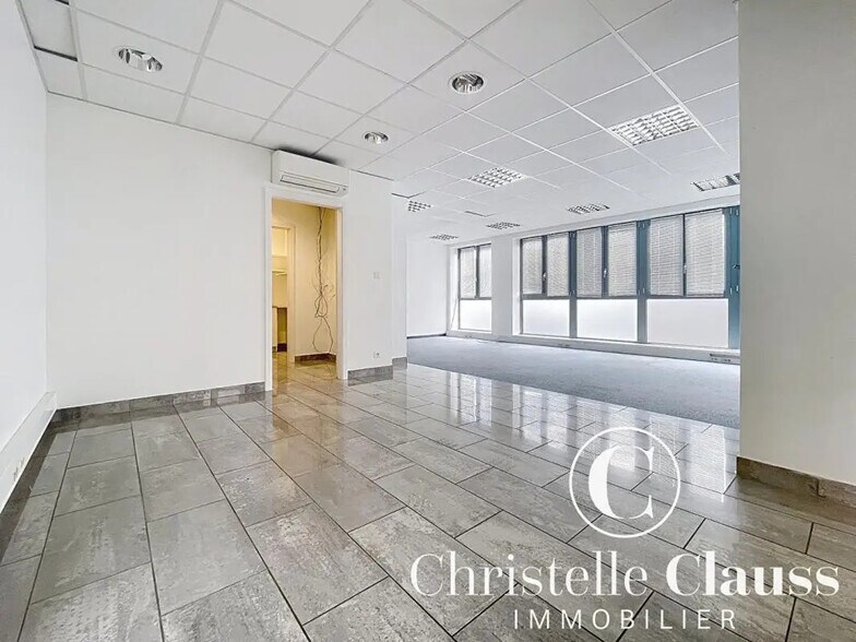 Bureau dans Illkirch-Graffenstaden à louer - Photo du bâtiment - Image 3 de 6