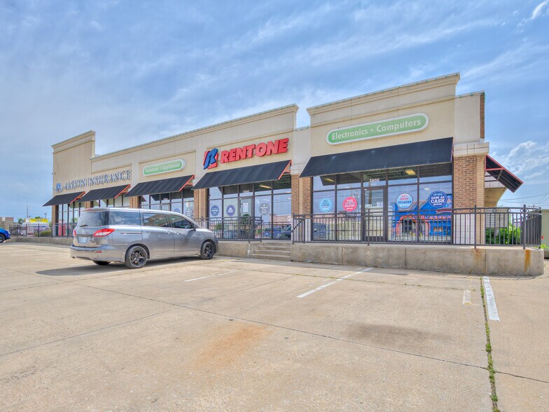 3800-3864 N Macarthur Blvd, Oklahoma City, OK à louer - Photo du bâtiment - Image 3 de 10