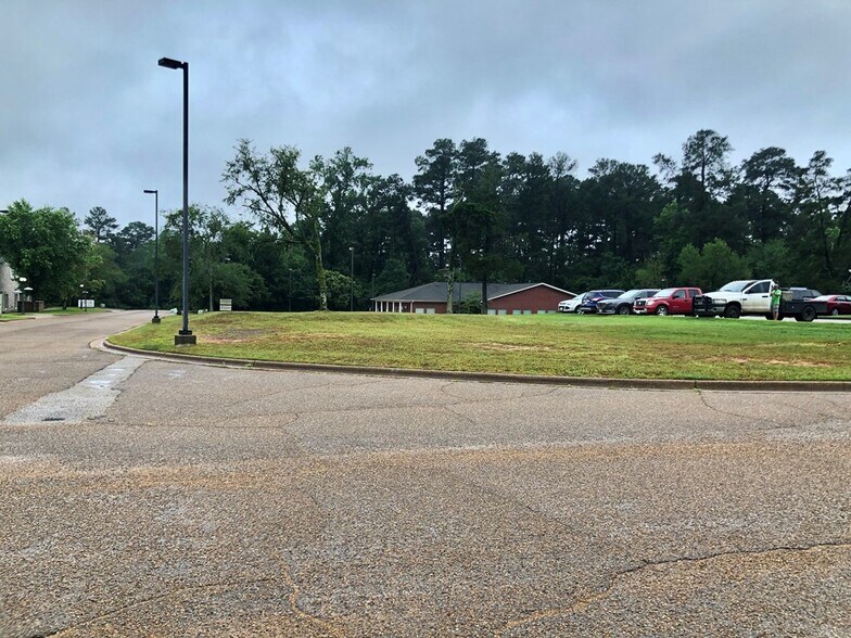 .753 ac Russell Boulevard, Nacogdoches, TX à vendre - Photo du bâtiment - Image 2 de 5