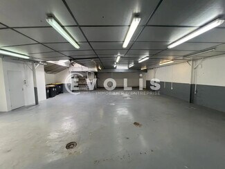 Plus de détails pour Local d'activités à louer