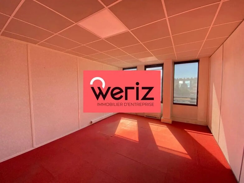 Office in Marseille for lease - Interior Photo - Image 2 of 8