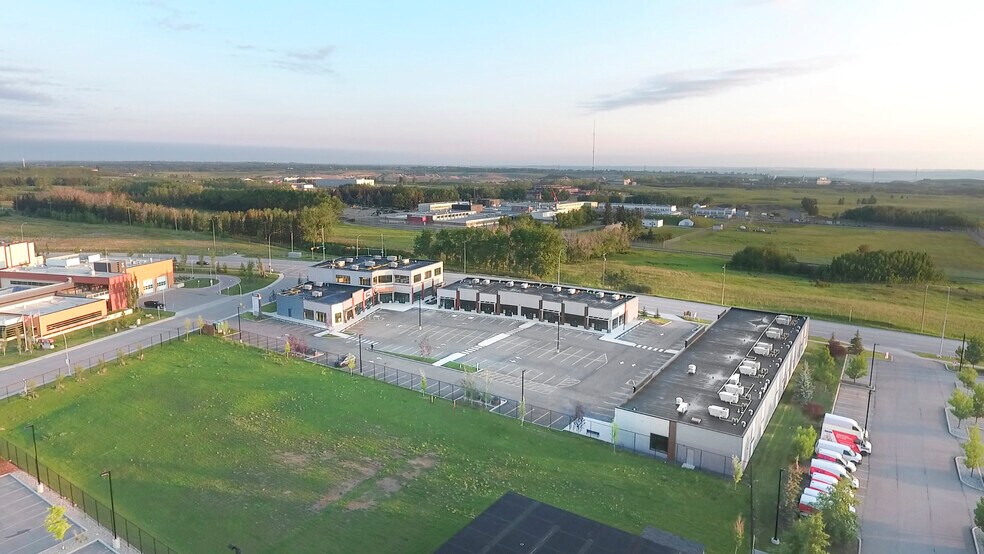 2 Royal Vista Link NW, Calgary, AB à vendre - Photo du bâtiment - Image 1 de 1