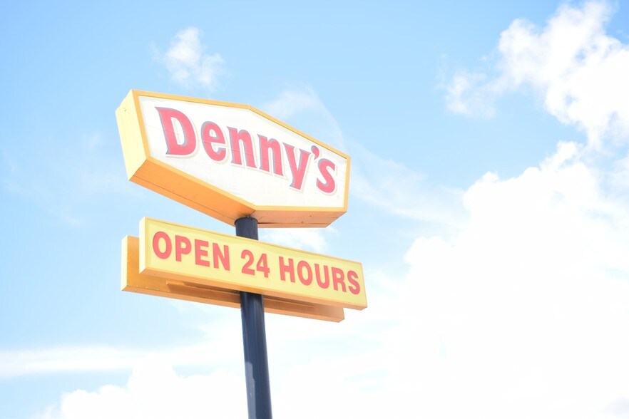 940 Missouri Ave N, Largo, FL à vendre - Photo du bâtiment - Image 3 de 4