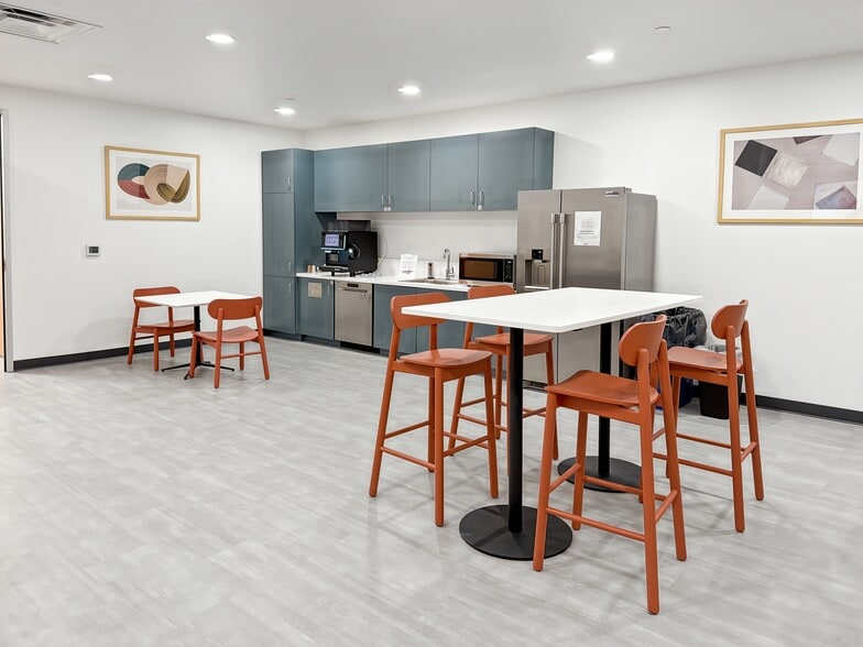 74 W Broad St, Bethlehem, PA for lease - Interior Photo - Image 2 of 14