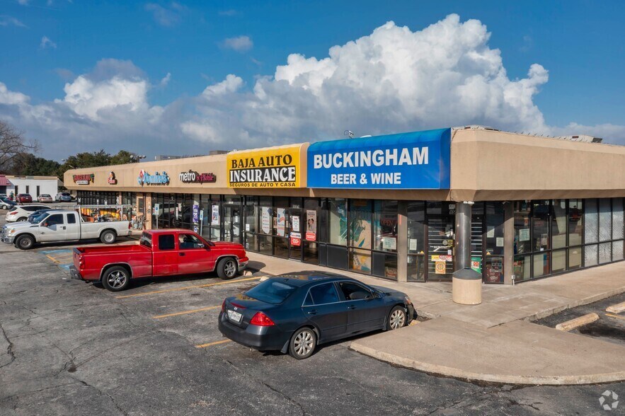 1413-1529 W Buckingham Rd, Garland, TX à louer - Photo du bâtiment - Image 2 de 11