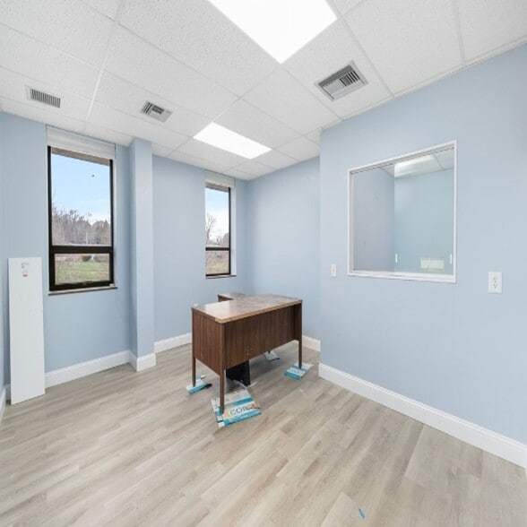 250 Wampanoag Trl, Riverside, RI for lease - Interior Photo - Image 2 of 16