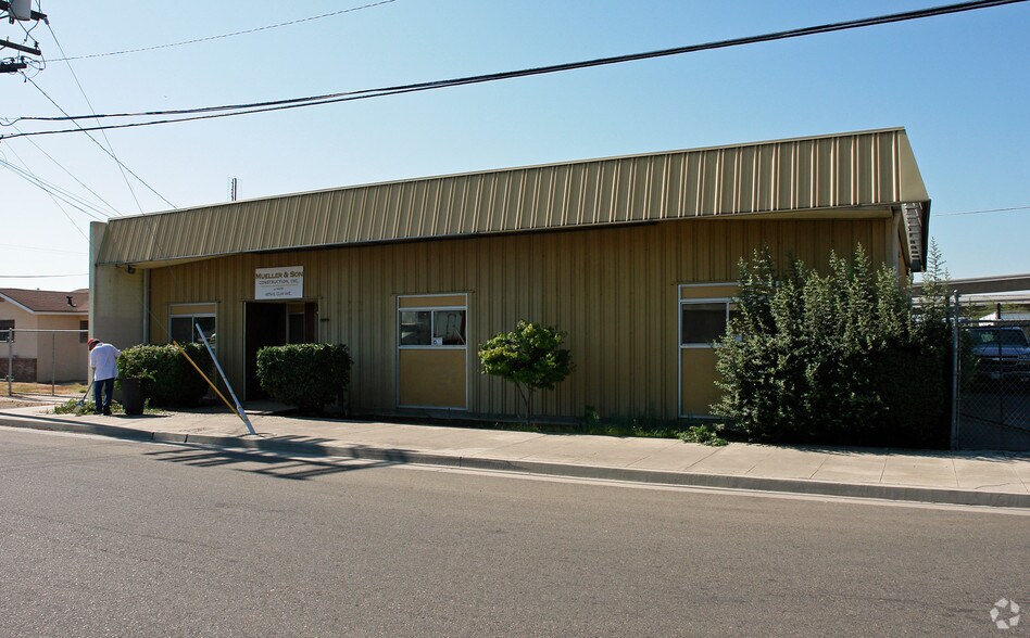 4574 E Clay Ave, Fresno, CA for sale - Building Photo - Image 2 of 4