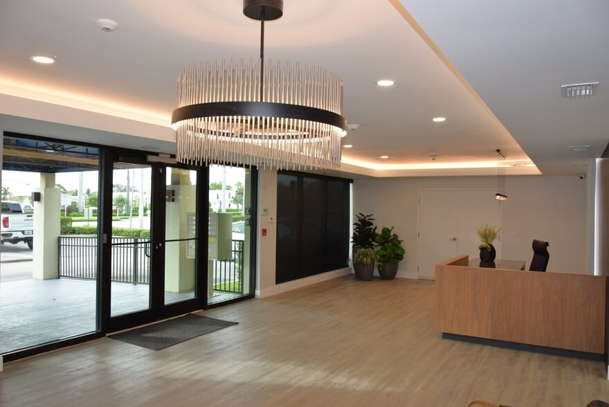 630 US Highway 1, North Palm Beach, FL for lease - Interior Photo - Image 2 of 4