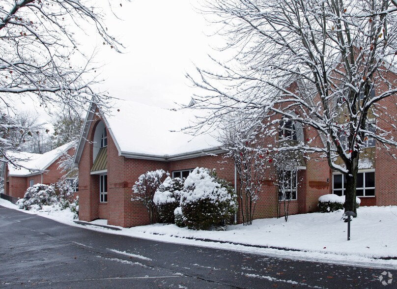 1 Morningside Dr N, Westport, CT à louer - Photo du bâtiment - Image 2 de 3