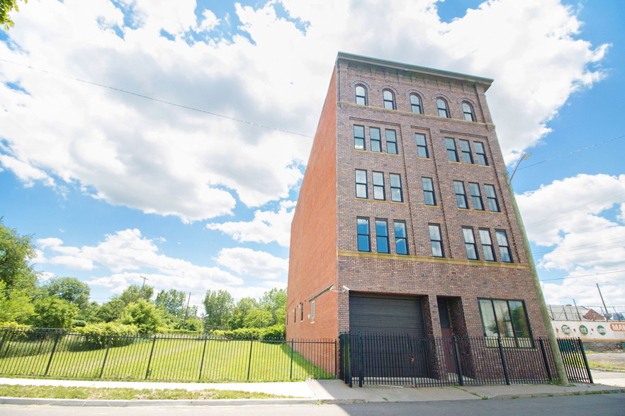 2630 Charlevoix St, Detroit, MI for sale - Building Photo - Image 1 of 1