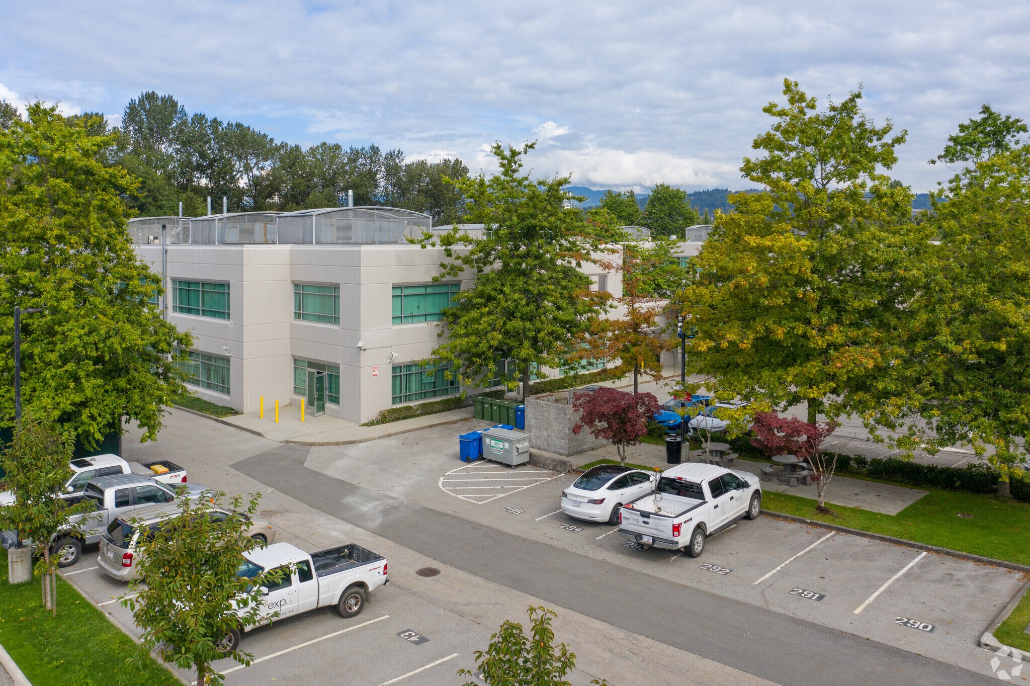 3001 Wayburne Dr, Burnaby, BC à vendre Photo du bâtiment- Image 1 de 1