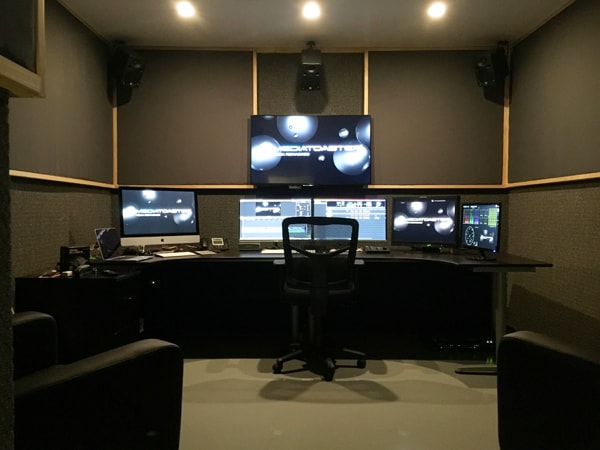 425 N Moss St, Burbank, CA for lease - Building Photo - Image 2 of 5