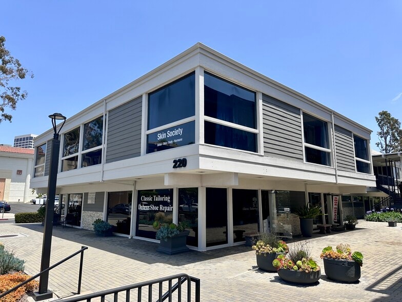 220 Newport Center Dr, Newport Beach, CA for lease - Building Photo - Image 2 of 5