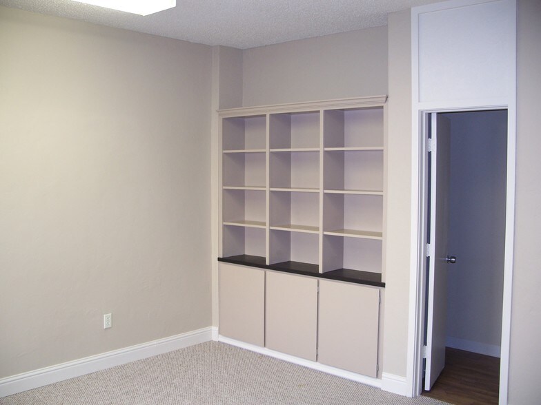 2050 N 11th St, Beaumont, TX à louer - Photo intérieure - Image 3 de 13