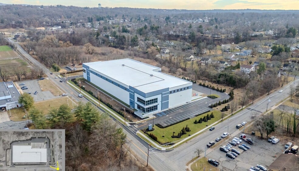 125 Pompton Plains Xrd, Wayne, NJ for lease - Building Photo - Image 1 of 5