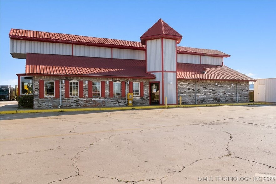 18753 Oklahoma 100, Webbers Falls, OK à vendre - Photo du bâtiment - Image 3 de 15