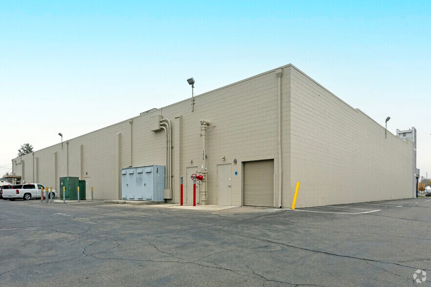 1828-1830 Clovis Ave, Clovis, CA for sale - Building Photo - Image 2 of 3