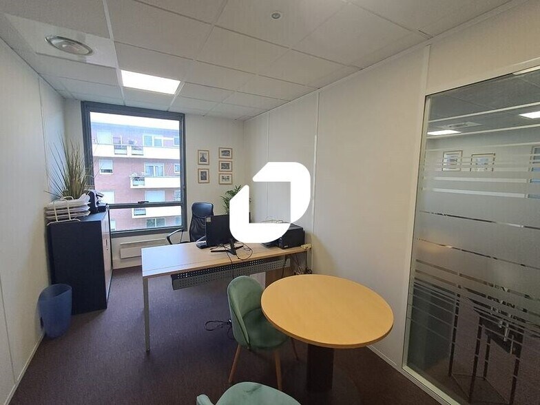 Bureau dans Rueil-Malmaison à louer - Photo intérieure - Image 2 de 9
