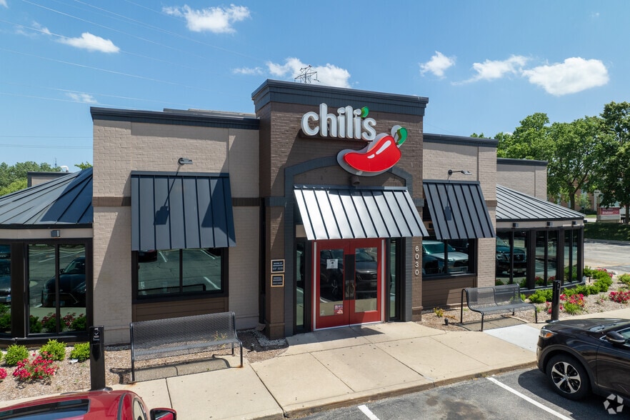 6030 Grand Ave, Gurnee, IL for sale - Building Photo - Image 3 of 4