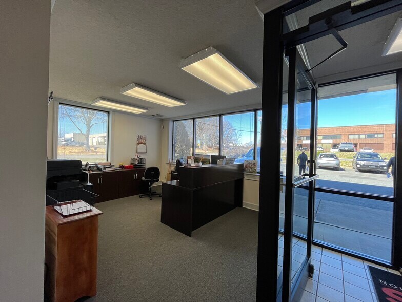 340-342 Crompton St, Charlotte, NC à louer - Photo du bâtiment - Image 3 de 13