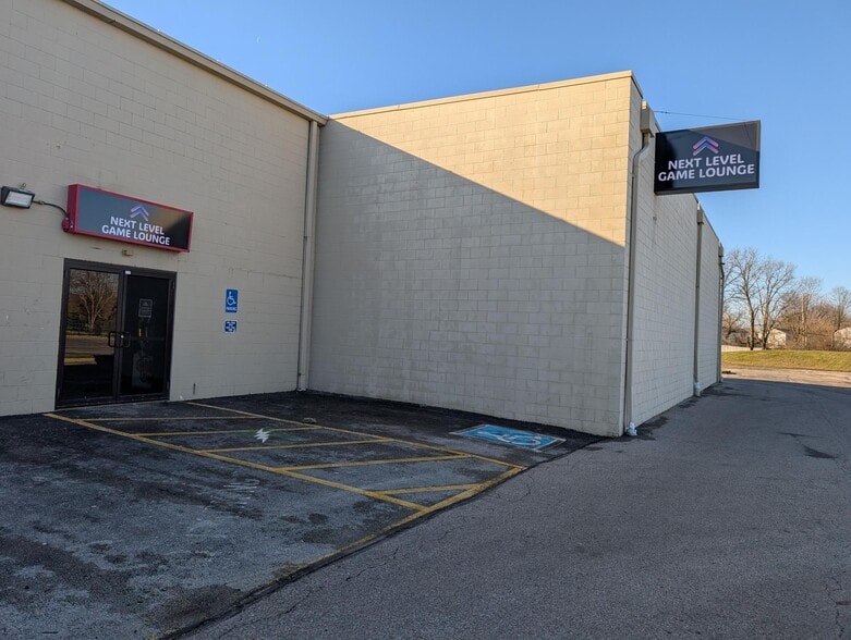 569 S Main St, Englewood, OH for lease - Building Photo - Image 1 of 10