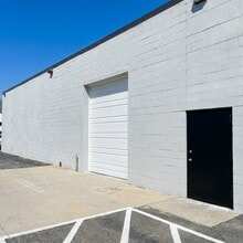 194-204 N Fehr Way, Bay Shore, NY à louer Photo du bâtiment- Image 2 de 9