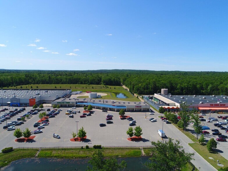 2241 Houghton Lake Dr, Houghton Lake, MI à louer - Photo du bâtiment - Image 2 de 9