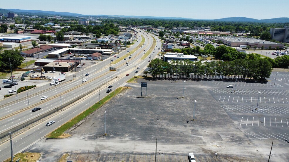 1401 Memorial Pky, Huntsville, AL for sale - Building Photo - Image 2 of 8