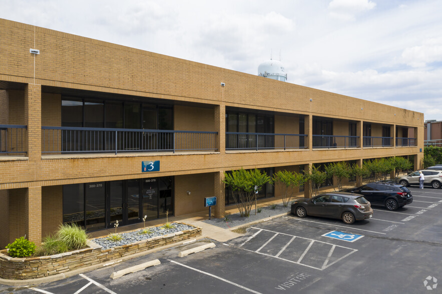 1000 W Wilshire Blvd, Oklahoma City, OK for lease - Building Photo - Image 3 of 20