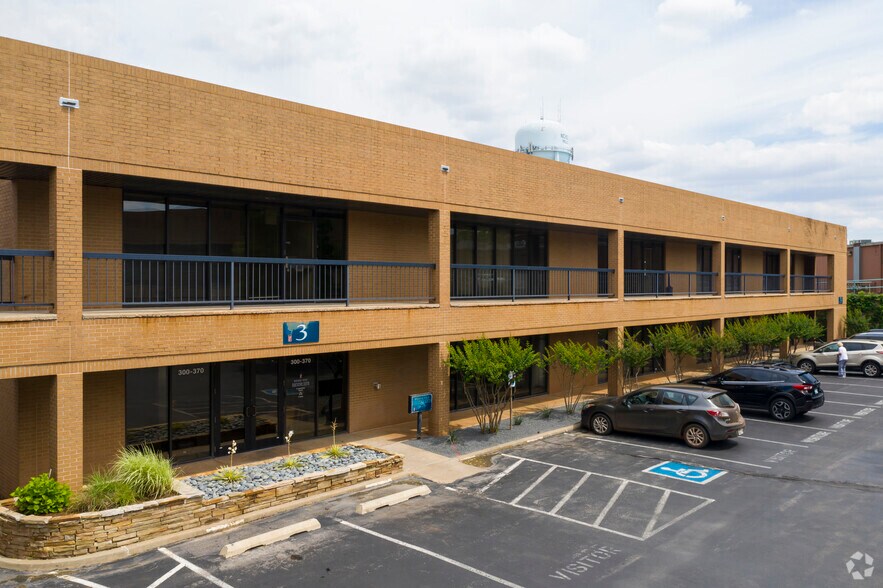 1000 W Wilshire Blvd, Oklahoma City, OK à louer - Photo du bâtiment - Image 3 de 20