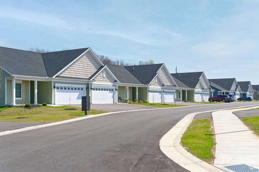 1 Rodeo Dr, Rochester, NY for sale - Primary Photo - Image 1 of 9