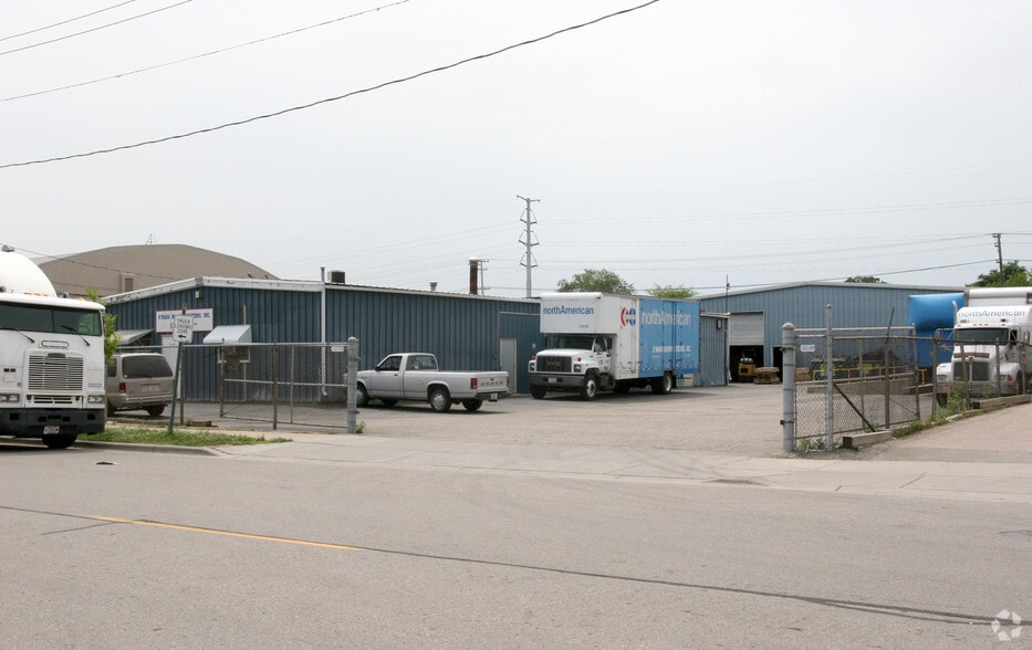 2430 Pennsylvania Ave, Madison, WI for lease - Primary Photo - Image 1 of 8