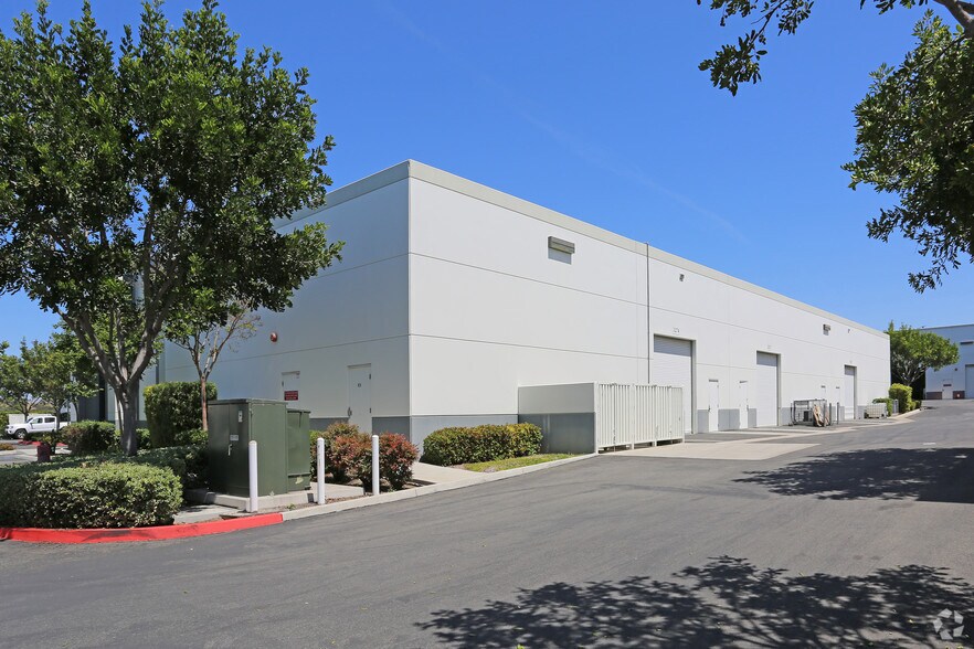 3274 Grey Hawk Ct, Carlsbad, CA à vendre - Photo du bâtiment - Image 3 de 7