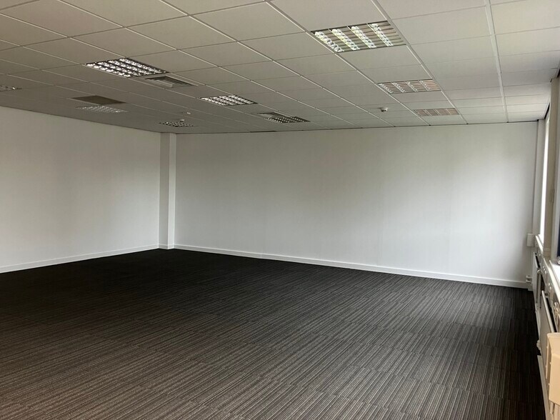 Avro Way, Manchester à louer - Photo du bâtiment - Image 3 de 11