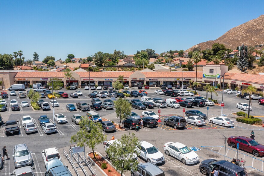 11875 Pigeon Pass Rd, Moreno Valley, CA à louer - Photo du bâtiment - Image 2 de 4