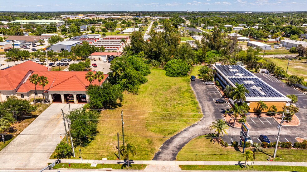 1500 Tamiami Trl, Punta Gorda, FL à vendre - Photo du bâtiment - Image 2 de 21