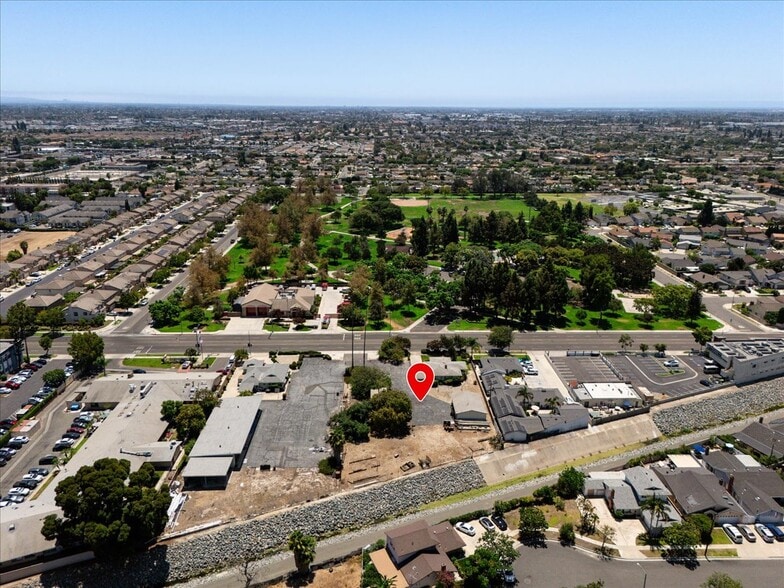 3091 W Orange Ave, Anaheim, CA à vendre - Photo du bâtiment - Image 3 de 5