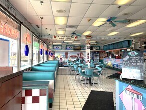 220-290 Hawthorn Rd, Vernon Hills, IL for lease Interior Photo- Image 1 of 2