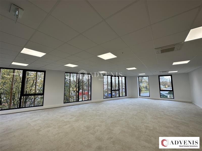 Office in Seclin for lease Interior Photo- Image 1 of 8