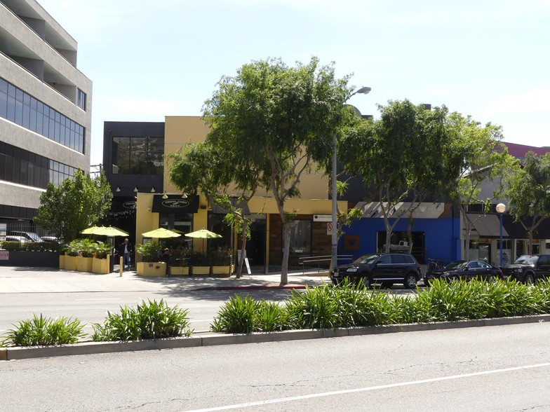8714 Santa Monica Blvd, West Hollywood, CA for lease - Building Photo - Image 1 of 9