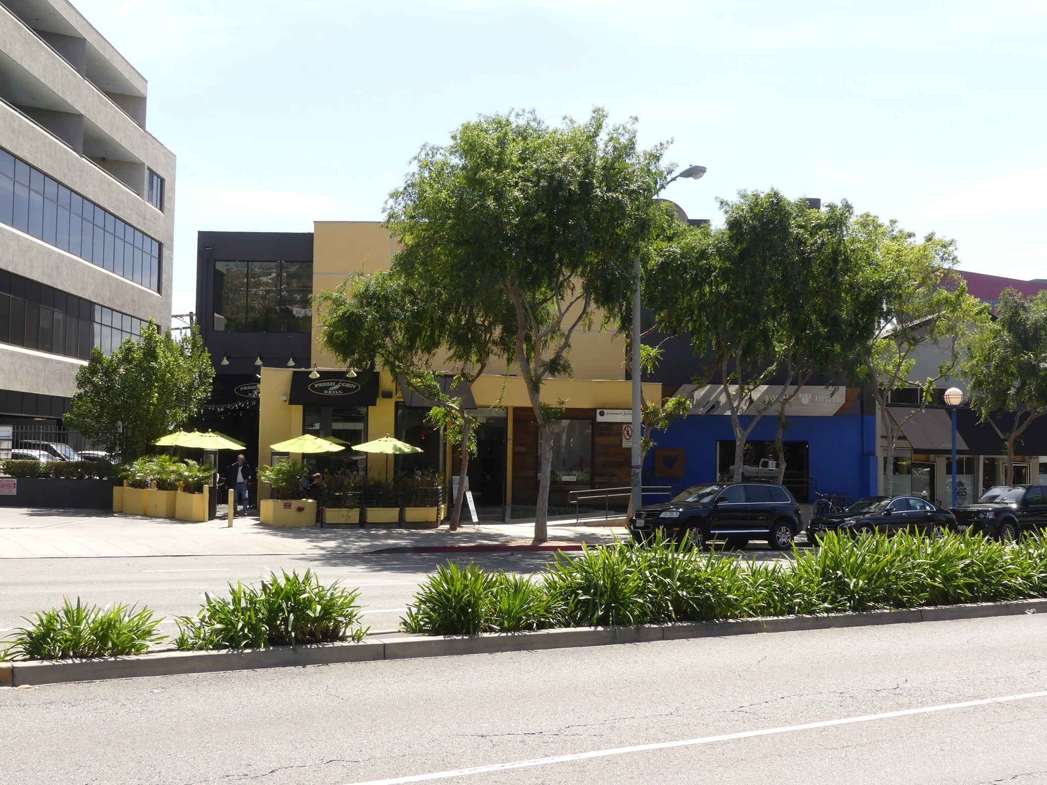 8714 Santa Monica Blvd, West Hollywood, CA for lease Building Photo- Image 1 of 10