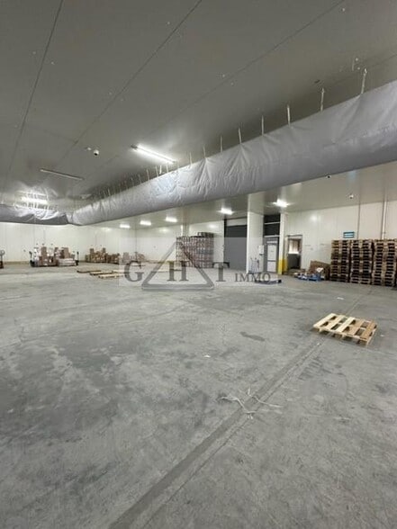 Industrial in Moussy-le-Neuf for sale - Interior Photo - Image 3 of 6