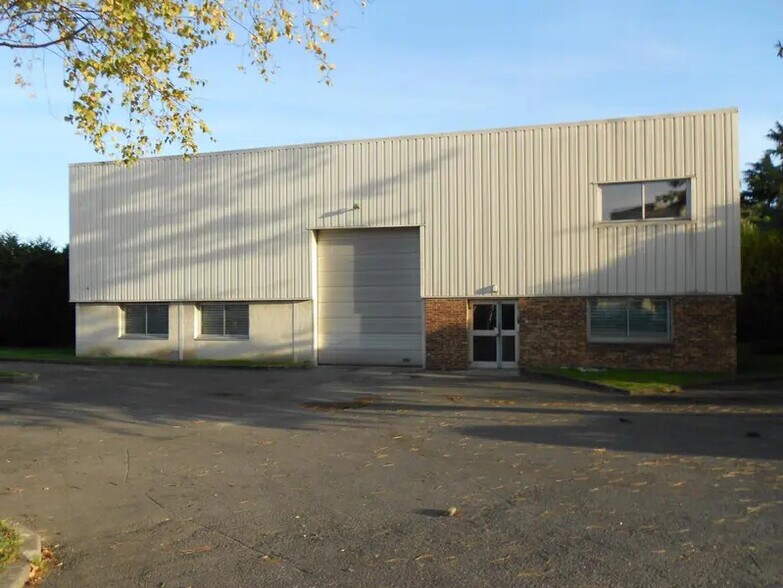 Flex in Les Ulis for lease - Building Photo - Image 2 of 10