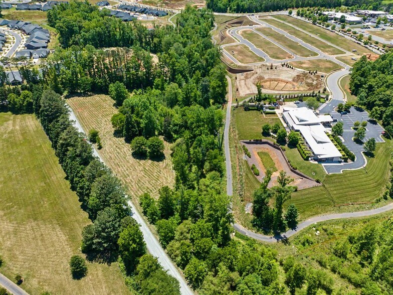 420 Russet Run, Pittsboro, NC à vendre - Photo du bâtiment - Image 1 de 29