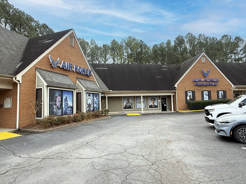 999 Whitlock Ave SW, Marietta, GA à louer - Photo du bâtiment - Image 3 de 12