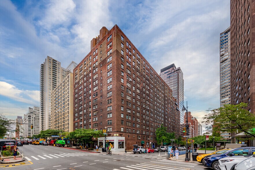 984-990 1st Ave, New York, NY for lease - Building Photo - Image 2 of 2