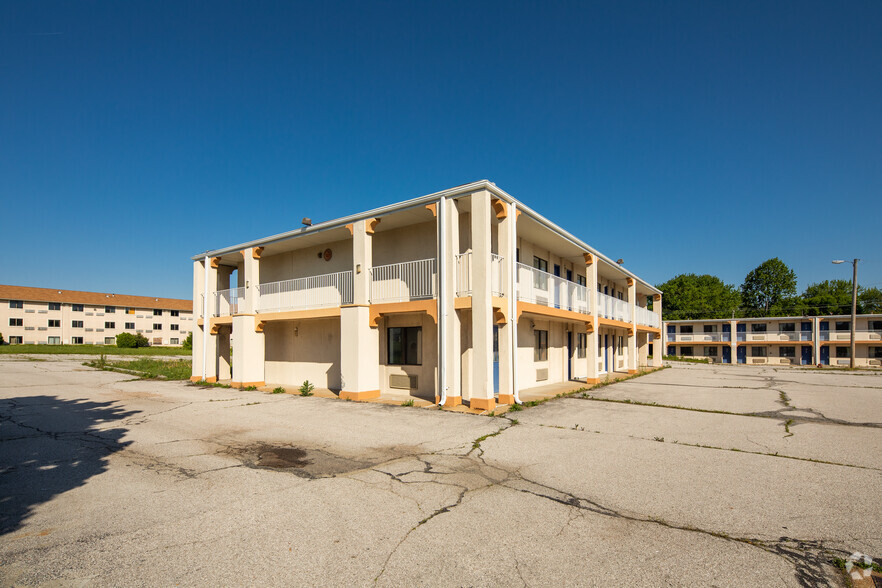 3655 Pennridge Dr, Bridgeton, MO à vendre - Photo principale - Image 1 de 1