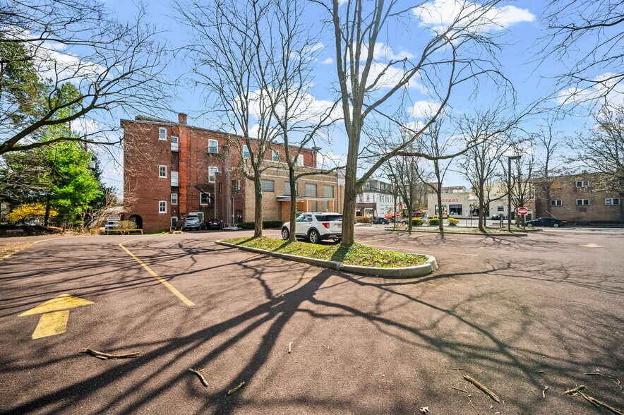 209 N Main St, Sellersville, PA à louer - Photo du bâtiment - Image 3 de 4