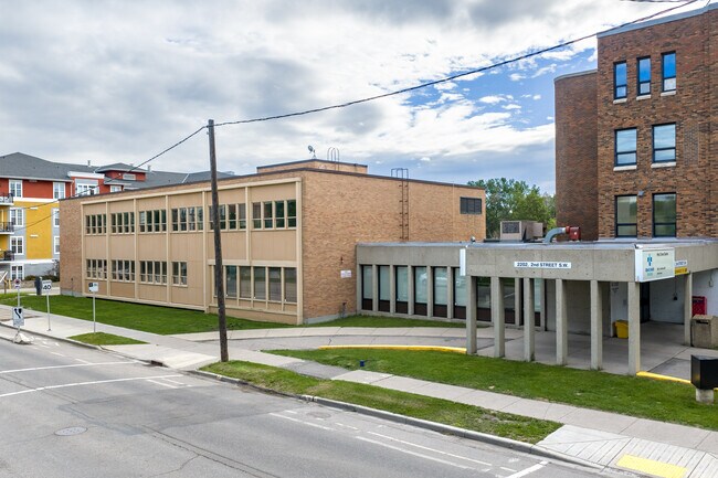 Plus de détails pour 2202 2nd St SW, Calgary, AB - Médical à louer