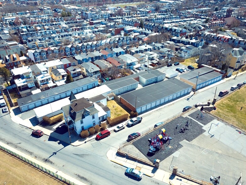 229 Units Self Storage Portfolio portfolio of 10 properties for sale on LoopNet.ca - Building Photo - Image 3 of 20